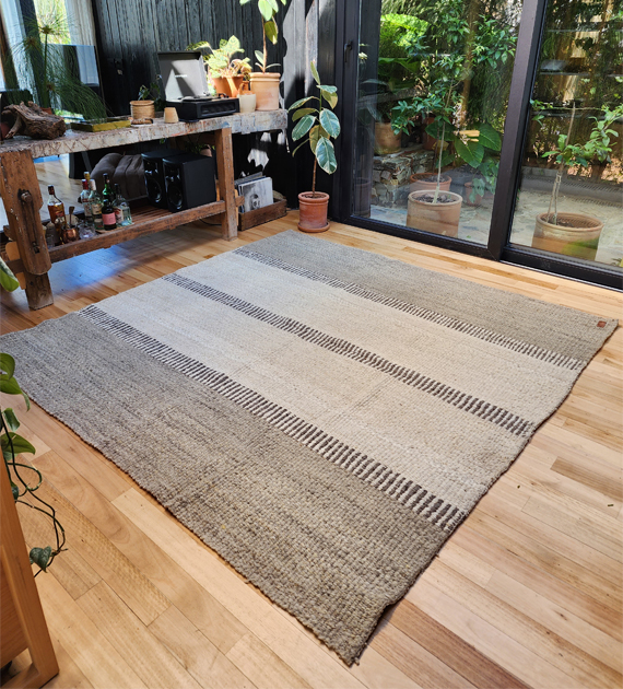alfombra-escalerita-3-suncho-natural-gris