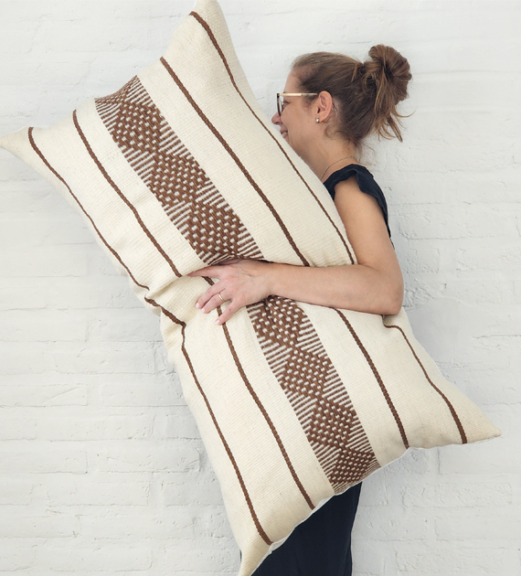 atamsiqui-xl-cushion-chocolate